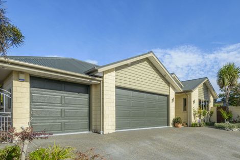 Photo of property in 33 Bottle Lake Drive, Parklands, Christchurch, 8083