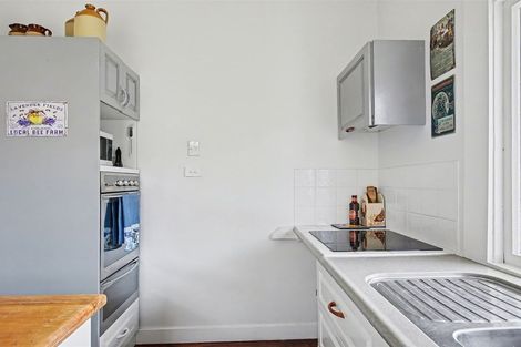 Photo of property in 10 Greenfield Street, Hector, 7822