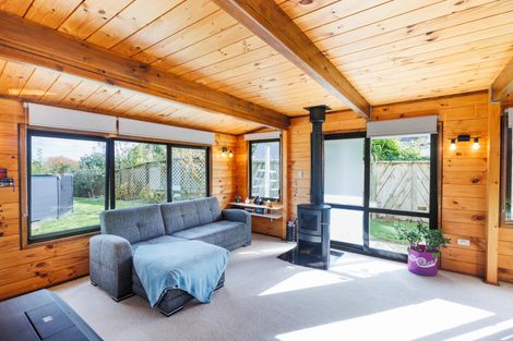 Photo of property in 21 Heathcote Place, Fitzherbert, Palmerston North, 4410