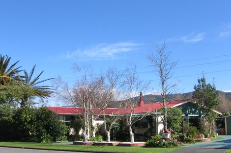 Photo of property in 46-48 Waite Street, Featherston, 5710