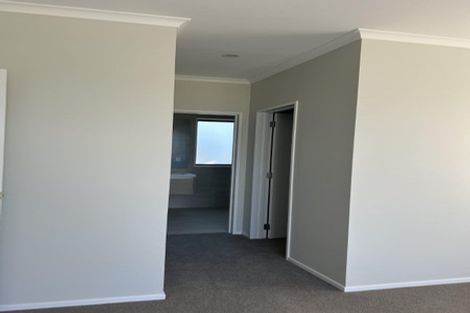 Photo of property in 18 Symes Drive, Red Beach, 0932