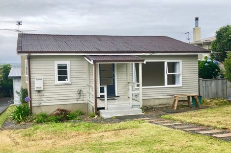 Photo of property in 1/236 East Coast Road, Forrest Hill, Auckland, 0620