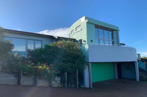 Photo of property in 8 Walter Frank Drive, Waiheke Island, 1971