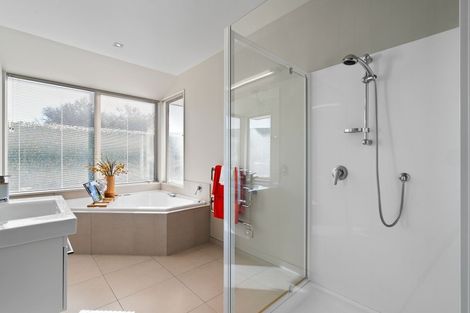 Photo of property in 28 Matheson Crescent, Albert Town, Wanaka, 9305