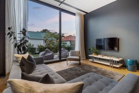 Photo of property in 33 Tirotai Crescent, Westmere, Auckland, 1022