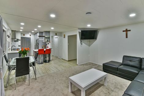 Photo of property in 2/21 Komako Place, Papatoetoe, Auckland, 2025