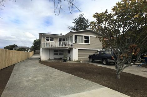 Photo of property in 2/4 Regal Place, Forrest Hill, Auckland, 0620