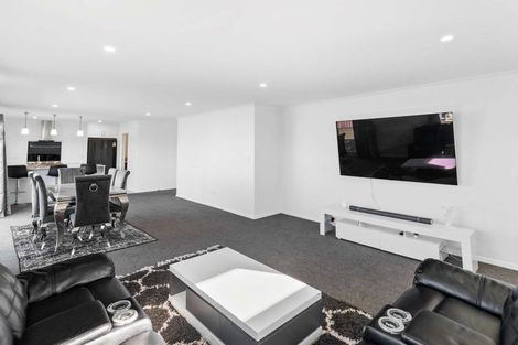 Photo of property in 8 Clonbunny Close, Rolleston, 7614