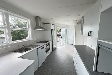 Photo of property in 32 Lynda Avenue, Paparangi, Wellington, 6037