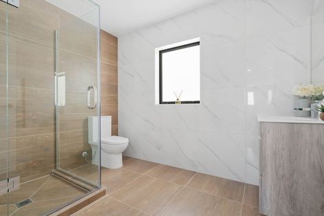 Photo of property in 4223b Great North Road, Glendene, Auckland, 0602