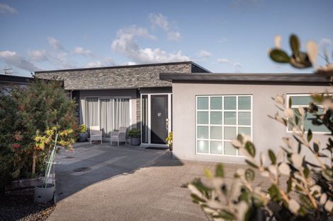 Photo of property in 57 Omokoroa Road, Omokoroa, 3114