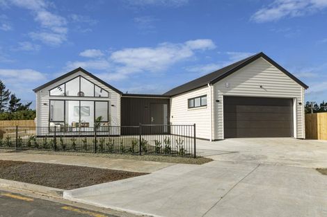 Photo of property in 6 Paihere Street, Huapai, Kumeu, 0810