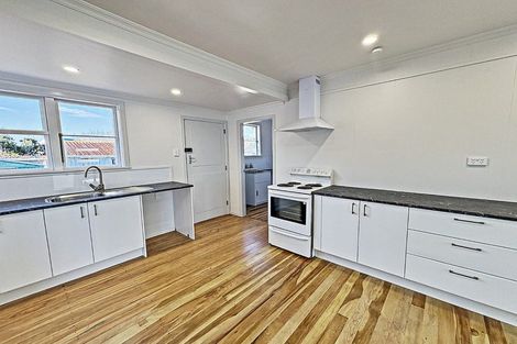 Photo of property in 240 Cornfoot Street, Castlecliff, Whanganui, 4501