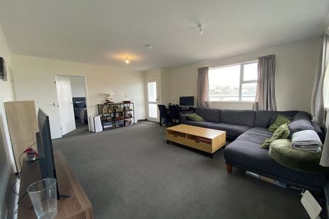 Photo of property in 3/12 Stewart Drive, Newlands, Wellington, 6037