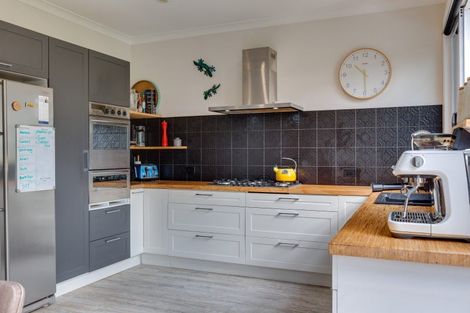 Photo of property in 24 Tararua Street, Pahiatua, 4910