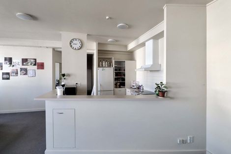 Photo of property in 17 Kent Terrace - Kent Apartments, 4b/16 Kent Terrace, Mount Victoria, Wellington, 6011