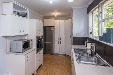 Photo of property in 123 Newlands Road, Newlands, Wellington, 6037