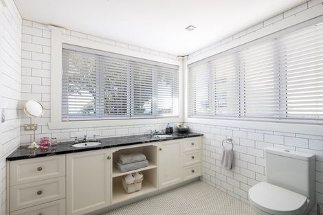 Photo of property in 10 Woolcombe Terrace, New Plymouth, 4310