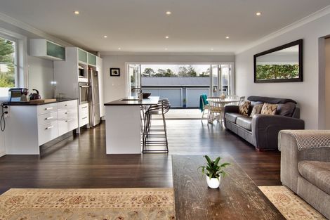 Photo of property in 13 Konini Road, Titirangi, Auckland, 0604