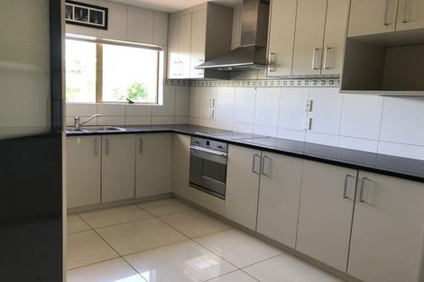 Photo of property in 25a Ravenwood Drive, Forrest Hill, Auckland, 0620