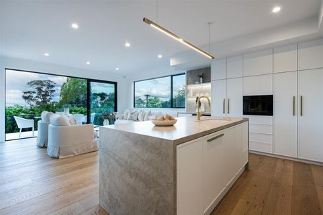 Photo of property in 18a Eastcliffe Road, Castor Bay, Auckland, 0620