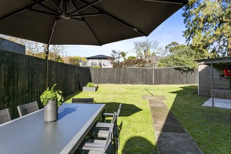 Photo of property in 16 Kea Place, Mangere Bridge, Auckland, 2022