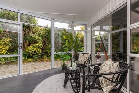 Photo of property in 21 Rewarewa Crescent, Waikanae, 5036