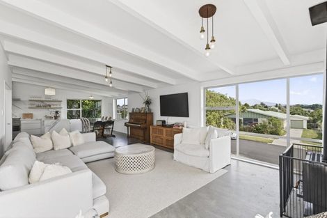 Photo of property in 25 Nevada Drive, Merrilands, New Plymouth, 4312