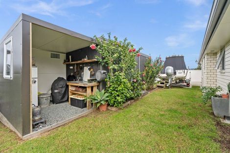 Photo of property in 25 Waitemata Drive, One Tree Point, 0118