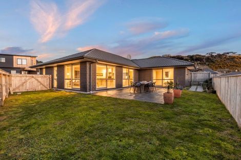Photo of property in 7 Weatherdeck Close, Whitby, Porirua, 5024