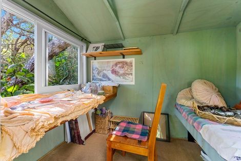 Photo of property in 72 Garden Road, Piha, New Lynn, 0772