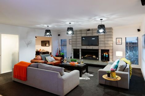 Photo of property in 18 Grand Oaks Drive, Awapuni, Palmerston North, 4412