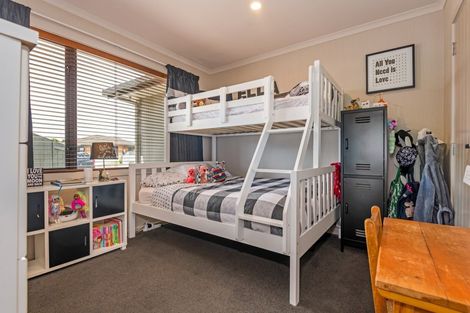 Photo of property in 4 Angelina Way, Kelvin Grove, Palmerston North, 4414