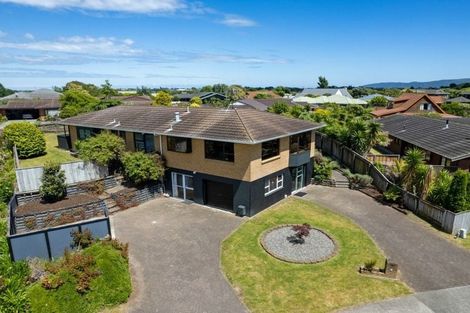 Photo of property in 5 Chilton Drive, Paraparaumu, 5032