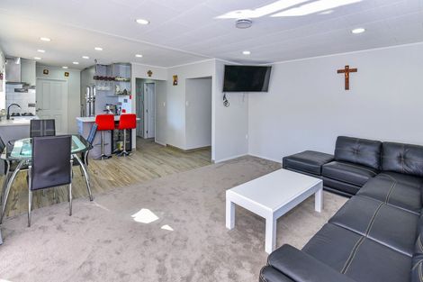 Photo of property in 2/21 Komako Place, Papatoetoe, Auckland, 2025