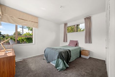 Photo of property in 10 Porter Avenue, Te Atatu South, Auckland, 0610