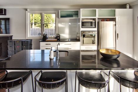 Photo of property in 13 Konini Road, Titirangi, Auckland, 0604