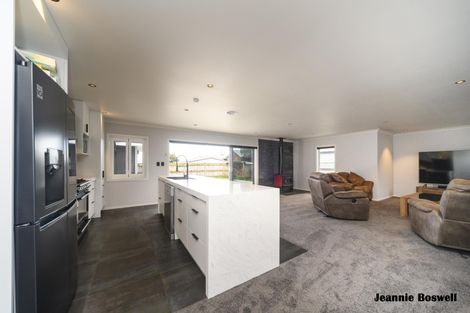 Photo of property in 17 Kowhai Street, Tokomaru, Palmerston North, 4474