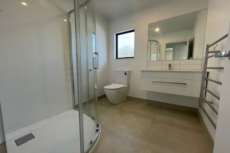 Photo of property in 35 Tarata Crescent, Mangere Bridge, Auckland, 2022