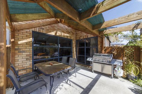 Photo of property in 99a Schnell Drive, Kelvin Grove, Palmerston North, 4414