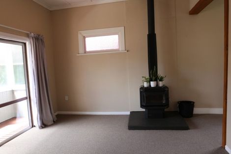 Photo of property in 15 Waverley Street, Waipawa, 4210
