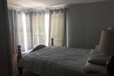 Photo of property in 16 Fitzherbert Avenue, West Harbour, Auckland, 0618