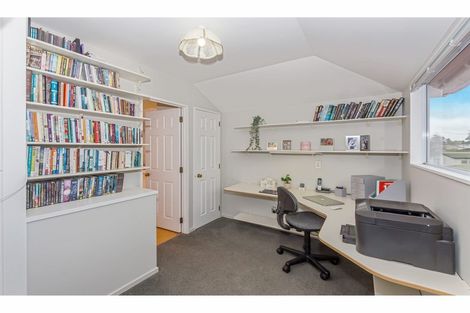 Photo of property in 2/26 Elliott Avenue, Bayview, Auckland, 0629