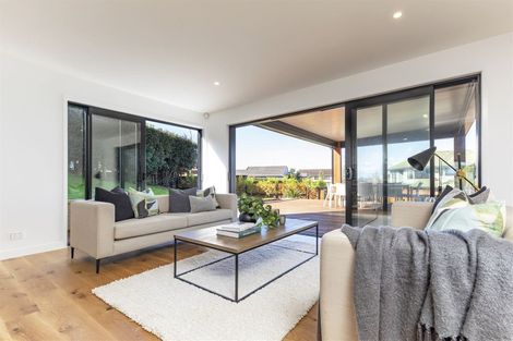 Photo of property in 142 West Harbour Drive, West Harbour, Auckland, 0618