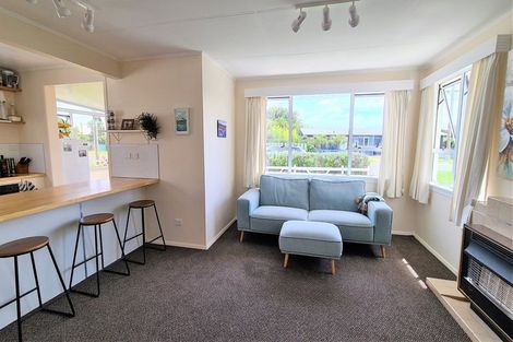 Photo of property in 18 Gisborne Terrace, Opunake, 4616