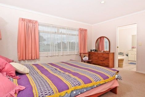 Photo of property in 8 Hollinger Place, Nawton, Hamilton, 3200