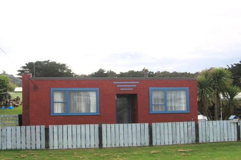 Photo of property in 19 Dewe Terrace, Foxton Beach, Foxton, 4815