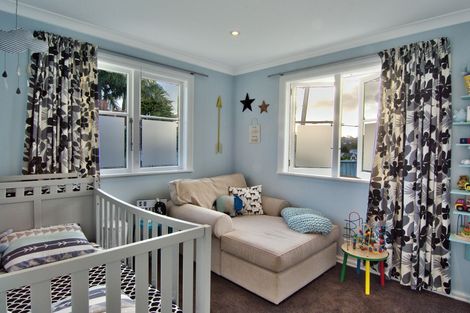 Photo of property in 13 Konini Road, Titirangi, Auckland, 0604