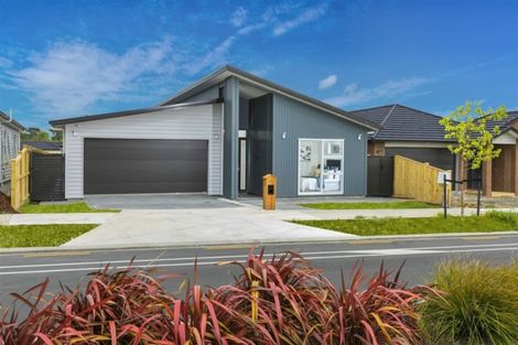 Photo of property in 60 Schoolside Road, Kumeu, 0810