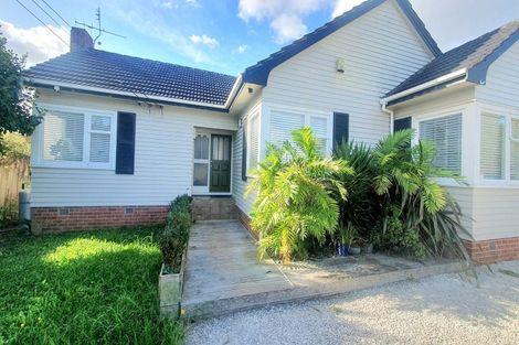 Photo of property in 19 Savoy Road, Glen Eden, Auckland, 0602